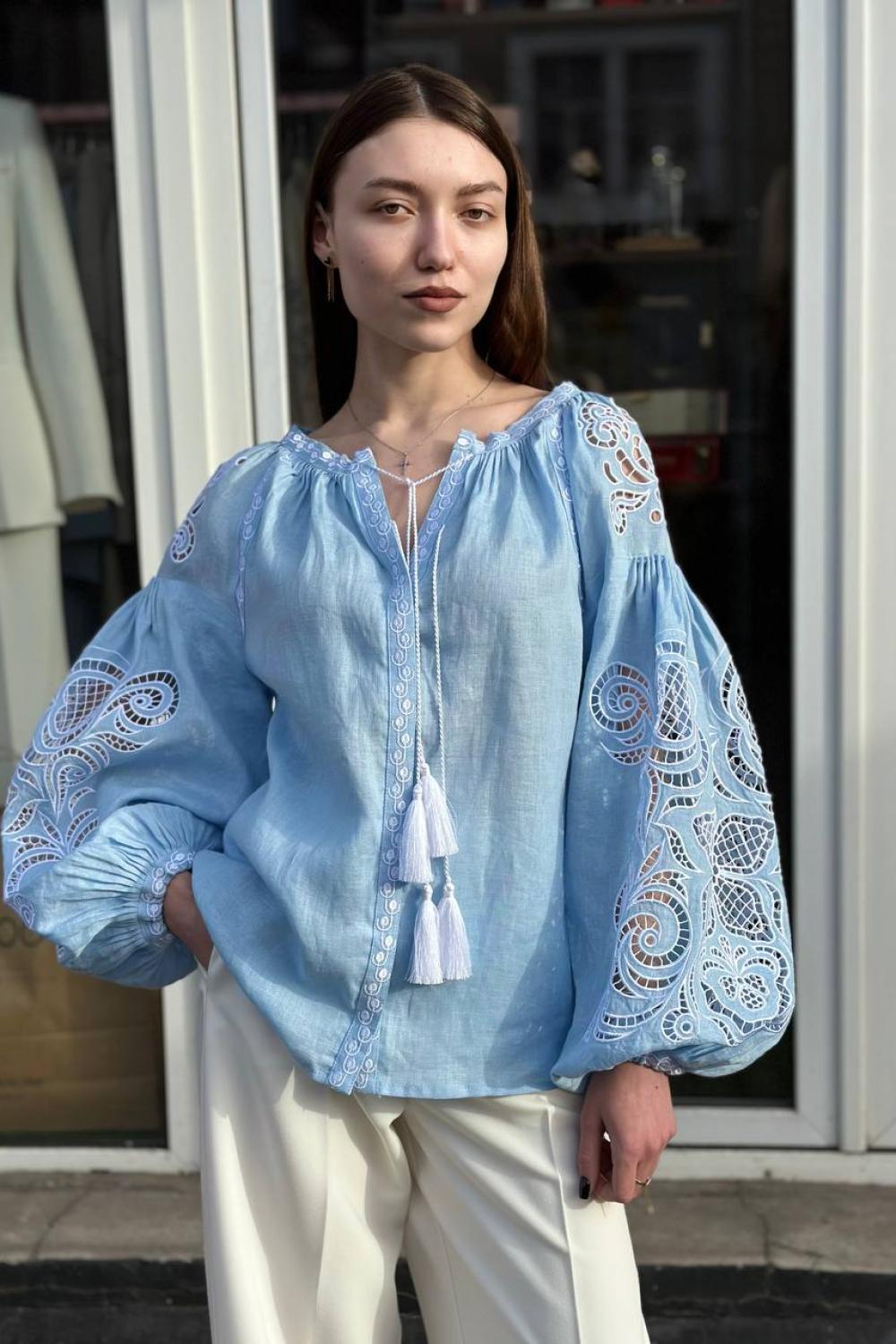 Вишиванка жіноча Рішельє блакитна: традиція в сучасному вигляді Embroidered Jem