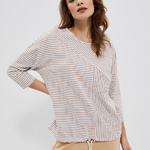 This elegant white sweatshirt by Moodo