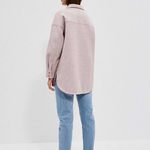 Shirt jacket with a button fastening.