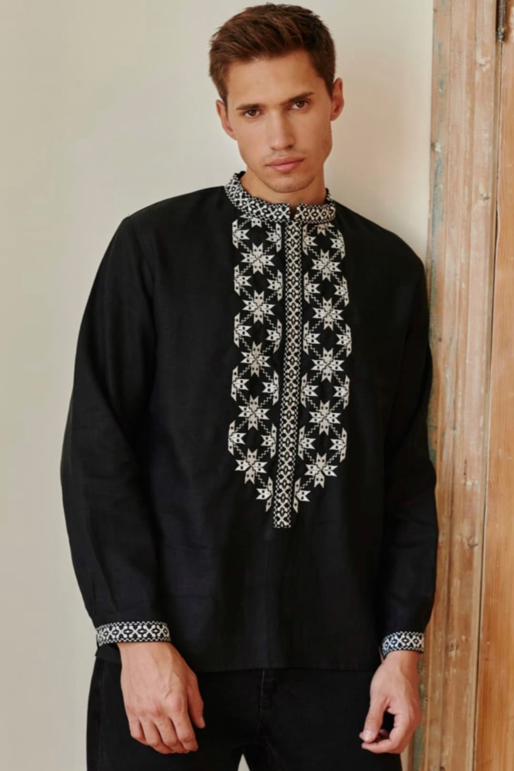 Вишиванка чоловіча Етнічна чорна EMBROIDERED GEM
