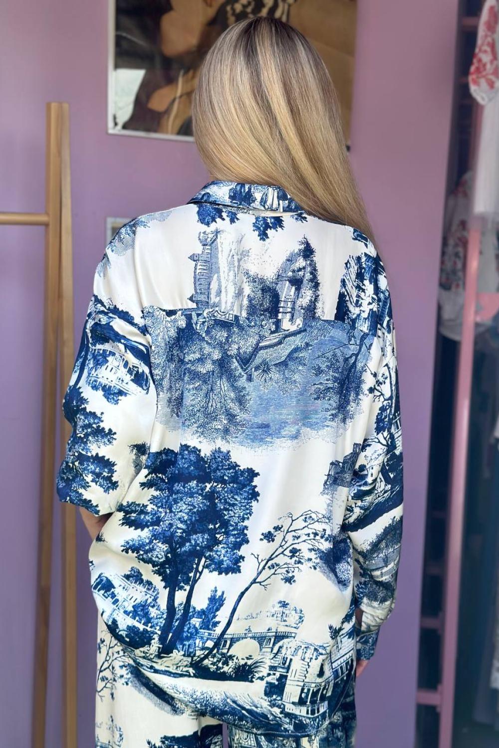 Silk suit milky blue