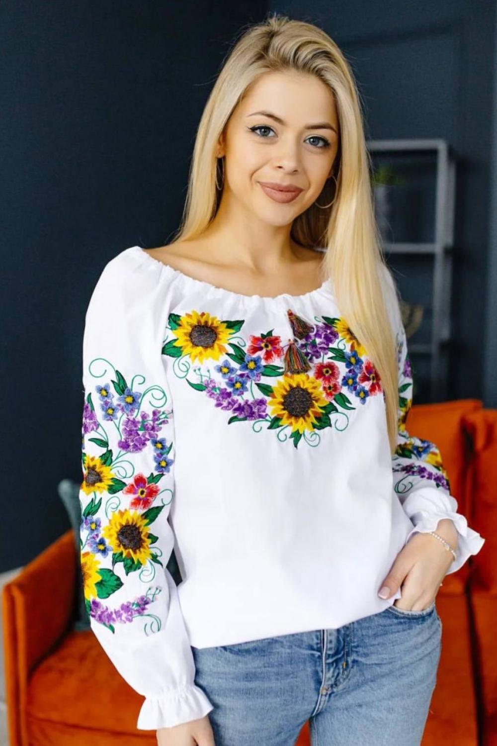 Жіноча вишиванка із соняшниками Агата