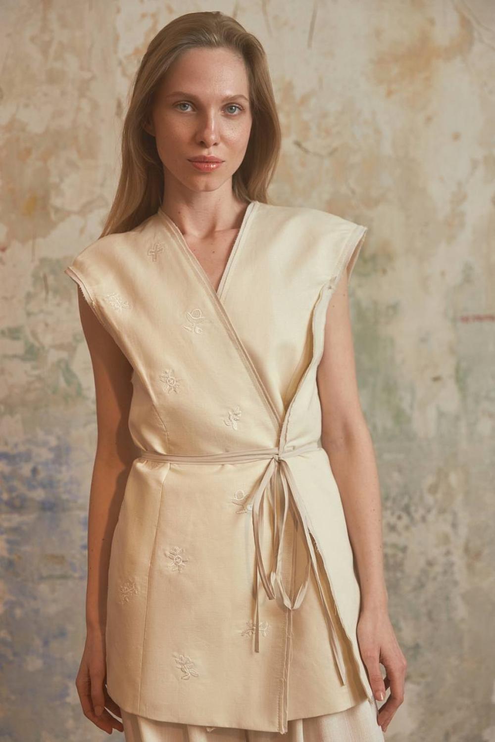 Vanilla elongated vest