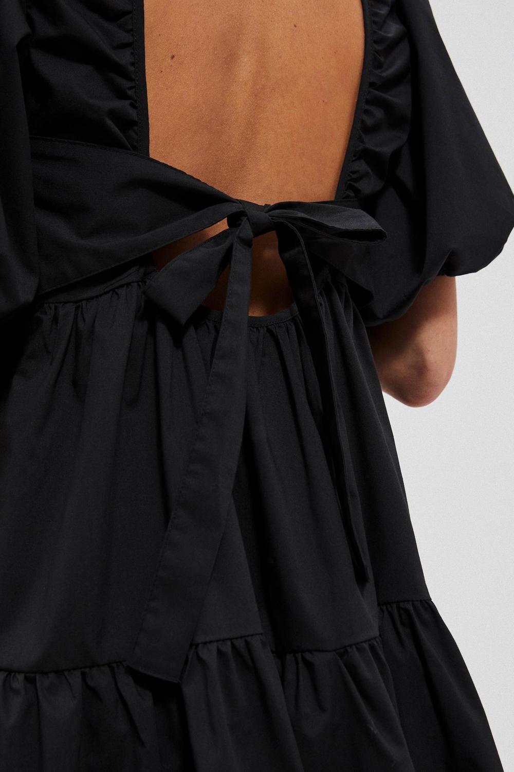 Black dress with an open back Moodo L-SU-4017