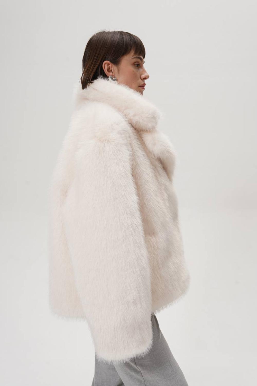 Milk cropped fur coat
