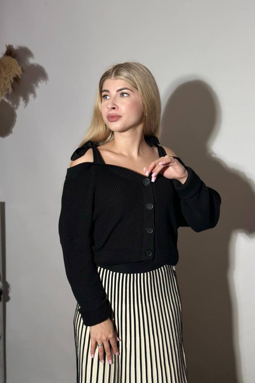 Cropped black cardigan