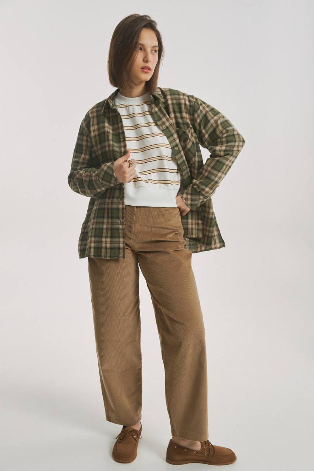 Wide pants with pleats