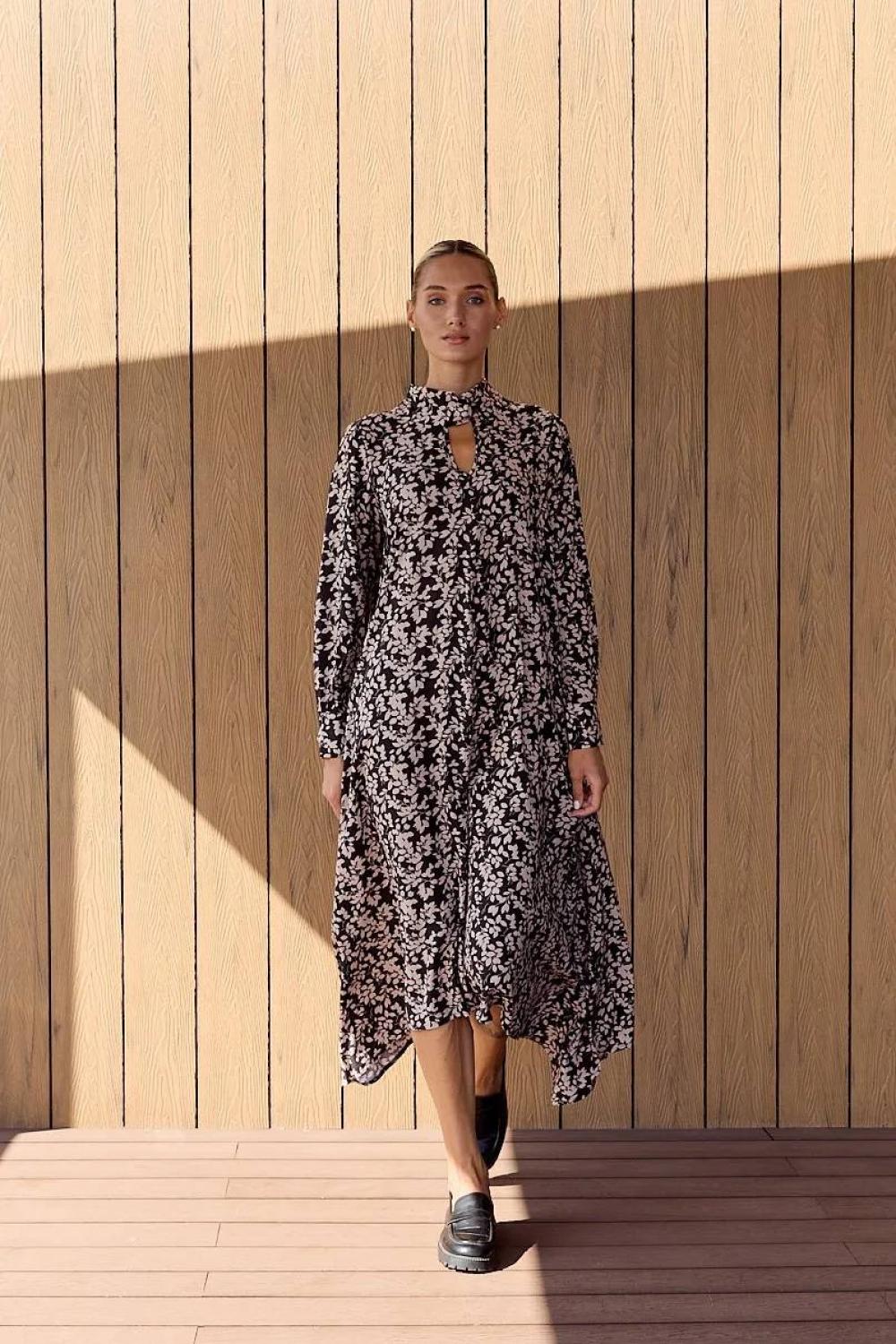 Loose dress in floral print