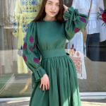Сукня вишиванка жіноча дизайнерська зелена Спогади довга з льону EMBROIDERED GEM