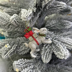 Christmas pendant / Bunny with Christmas present