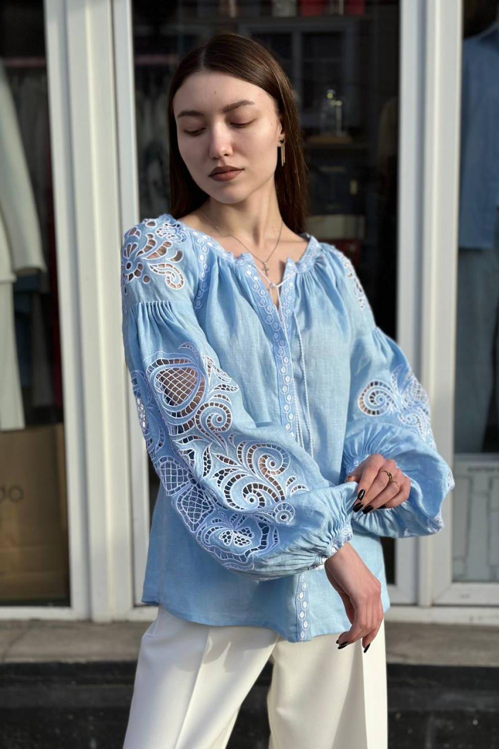 Вишиванка жіноча Рішельє блакитна: традиція в сучасному вигляді Embroidered Jem