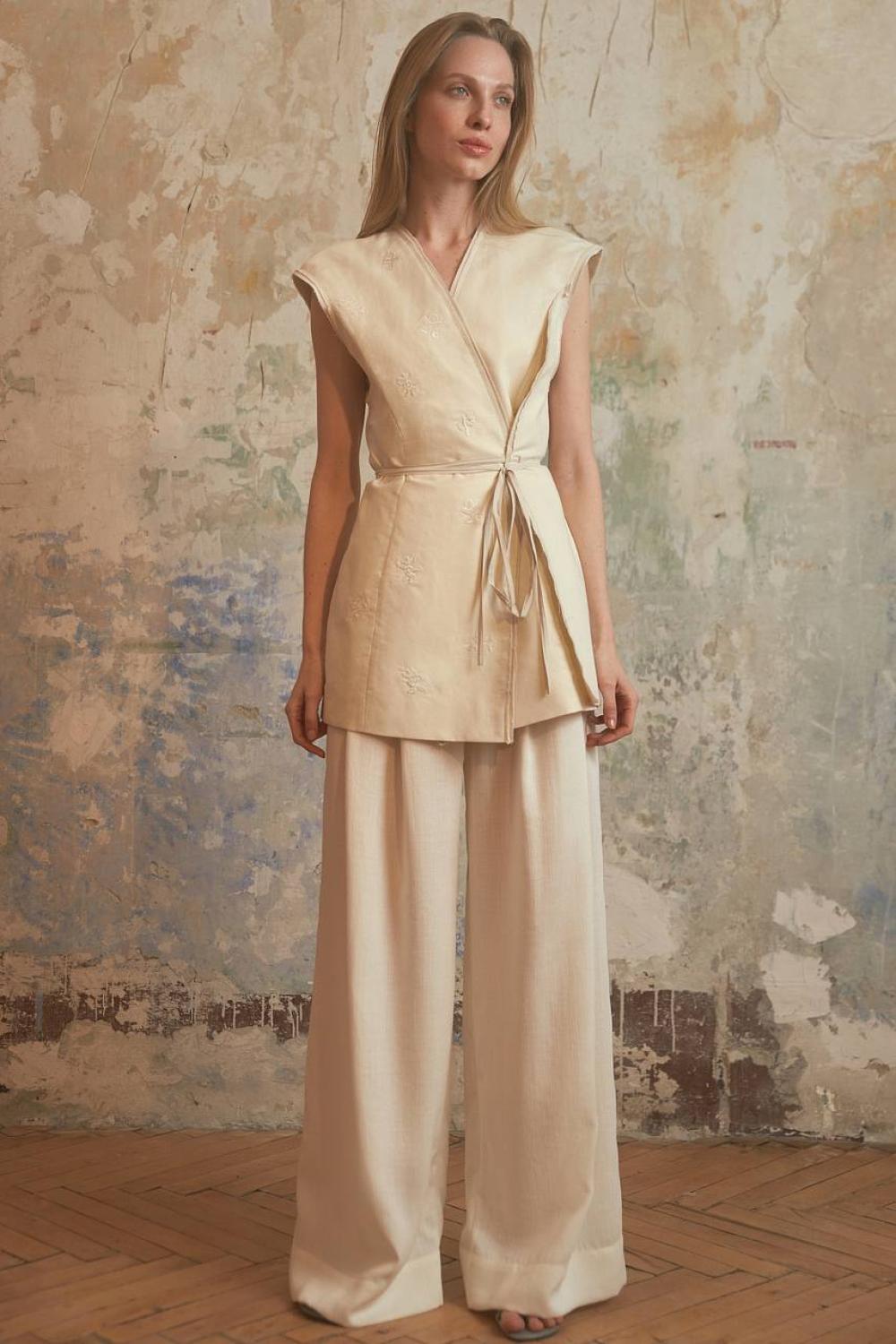 Wide milk pants made of linen