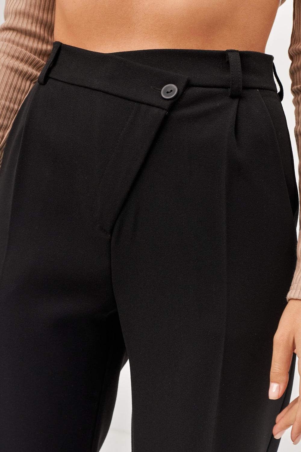 Pants with an asymmetric hem 487 ROY