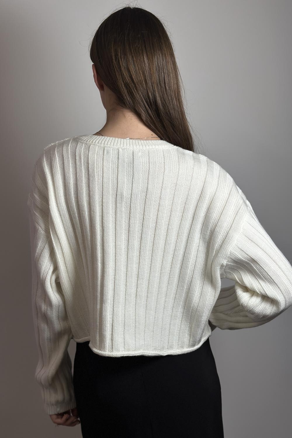 Sweater knitted with a free cut milky Tilya STIMMA