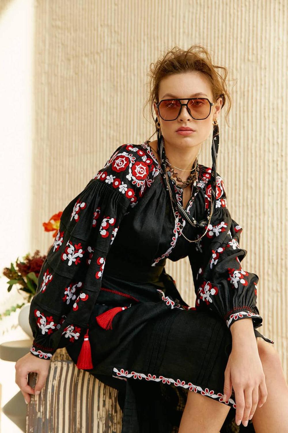 Cукня-вишиванка жіноча лляна чорна Мальва EMBROIDERED GEM