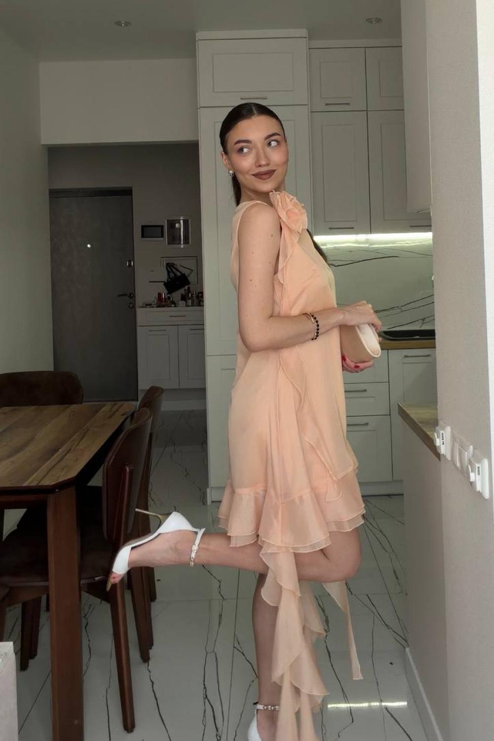 Short peach-colored party dress peach_dress