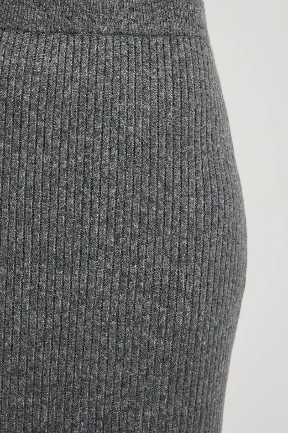 Grey knitted skirt