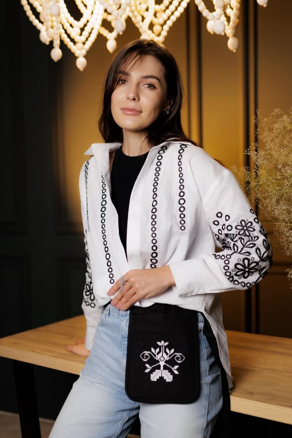 An embroidered accessory pocket