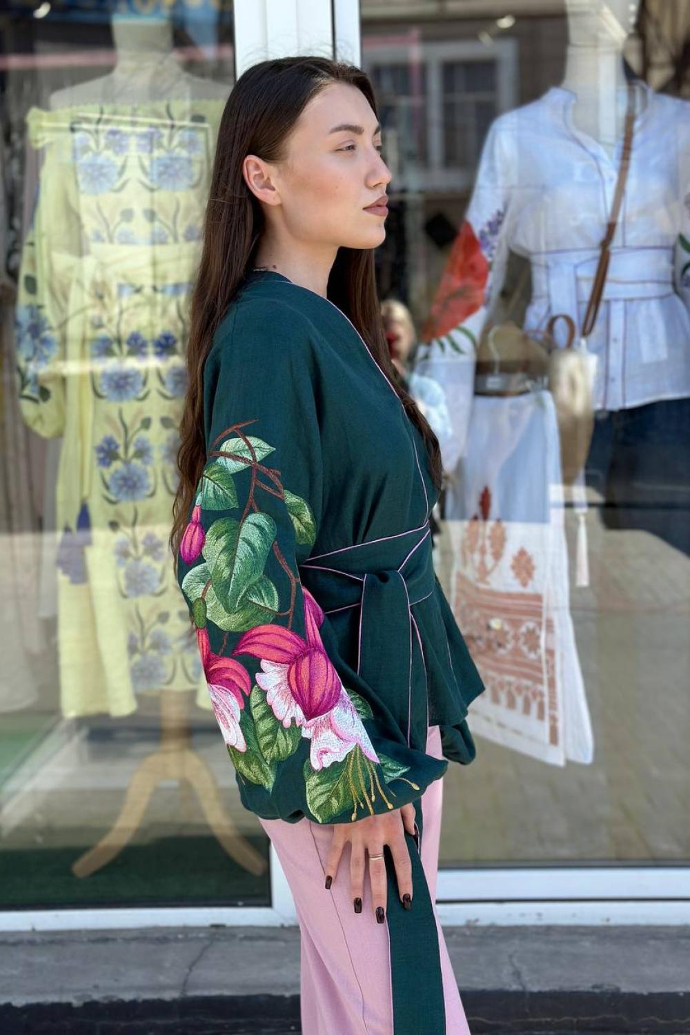 Вишиванка смарагдова дизайнерська на запах EMBROIDERED GEM