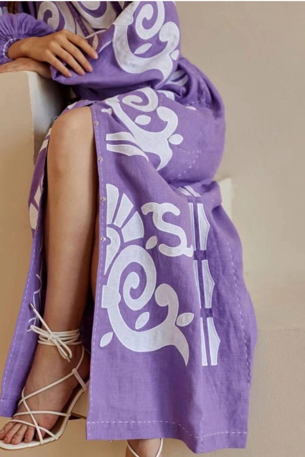 Embroidered dress in lavender color