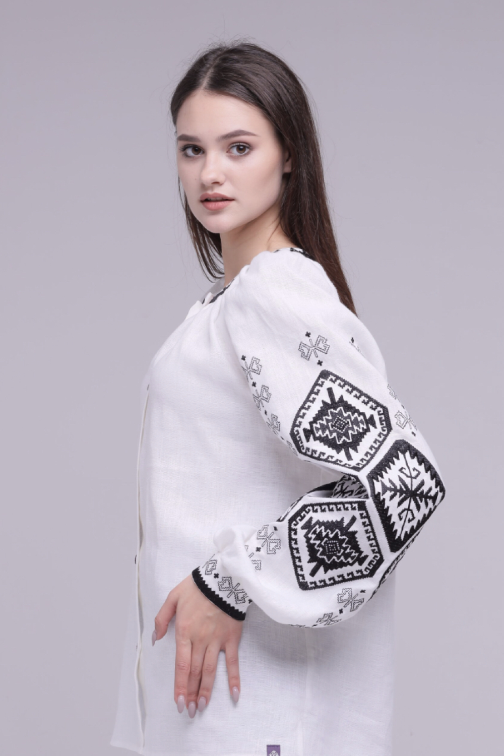 Вишиванка жіноча біла Горгани SVARGA