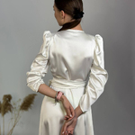 The dress is white satin with a smell of 833