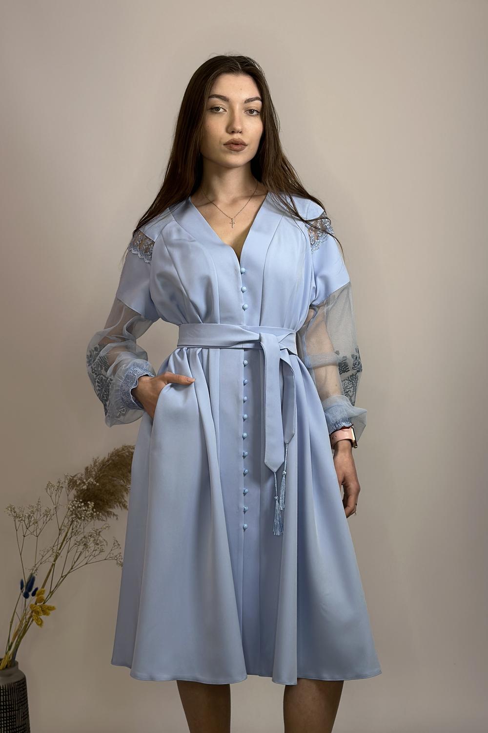 Сукня блакитна з ажурними рукавами Hardy 943