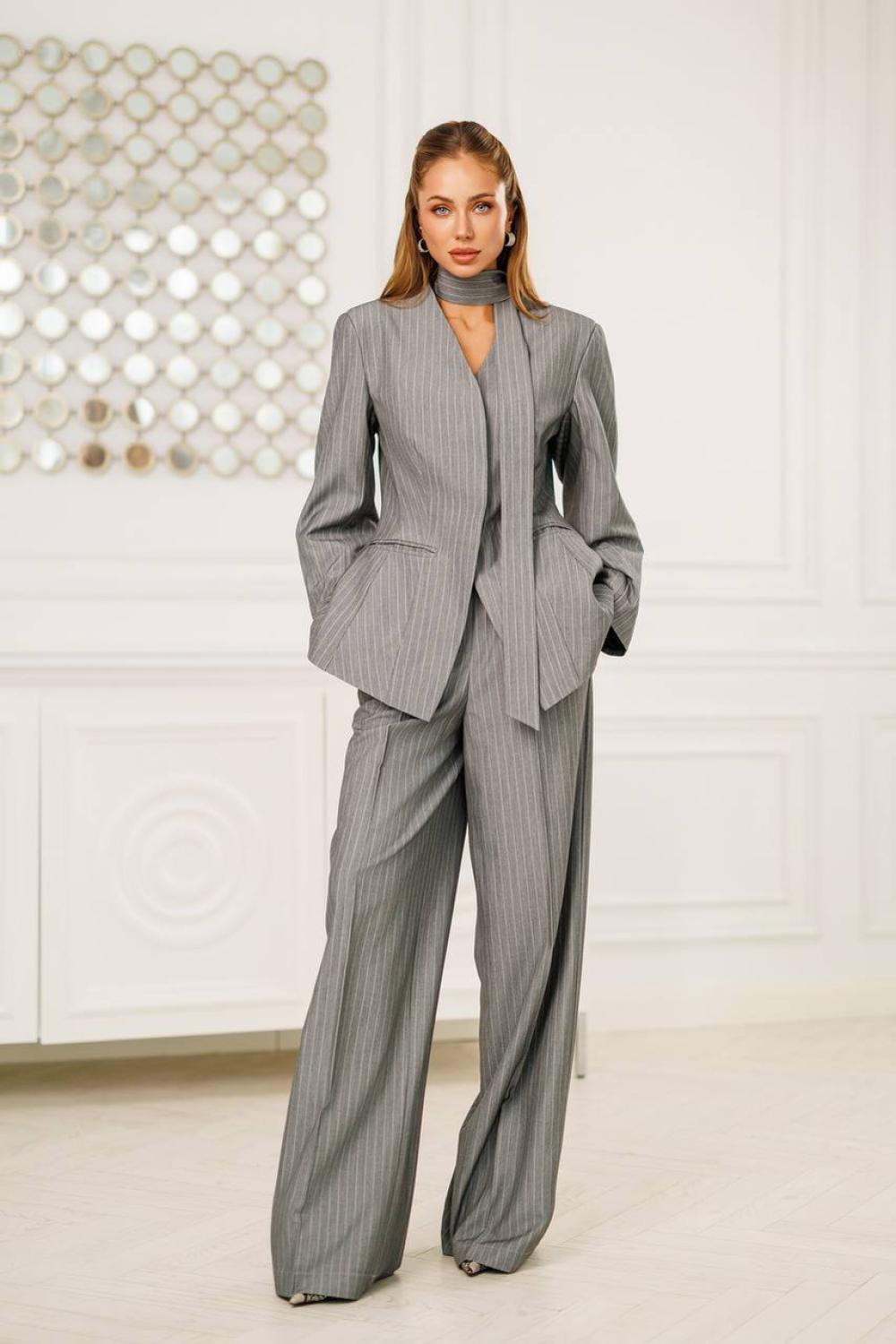 Women's light gray striped suit 552_lightgray