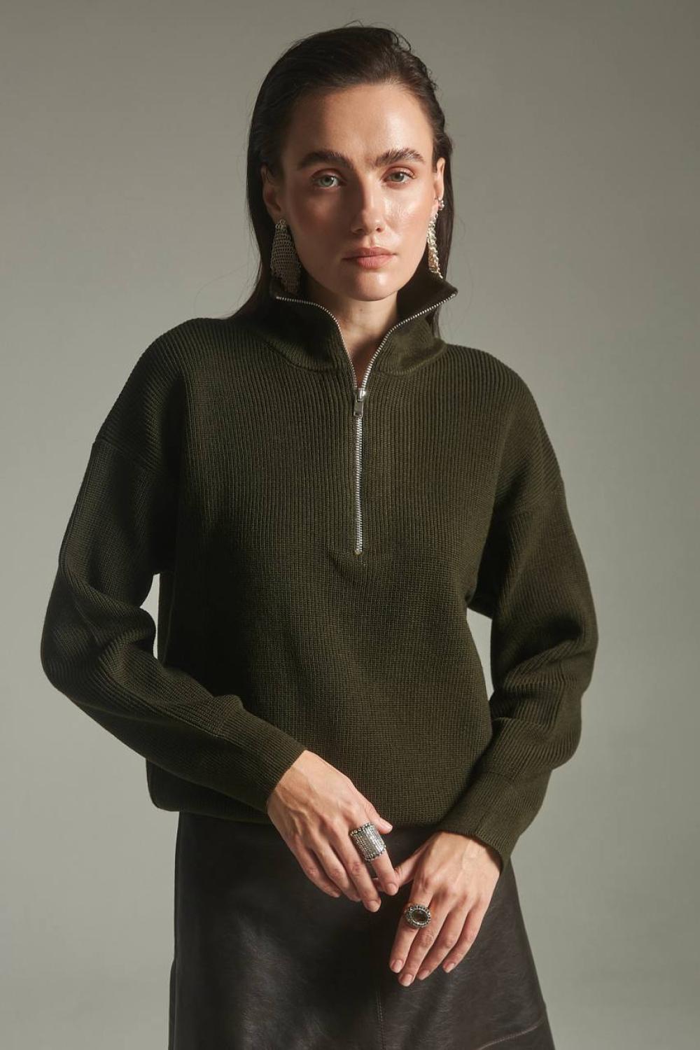 Loose-fitting jumper made of knitted fabric