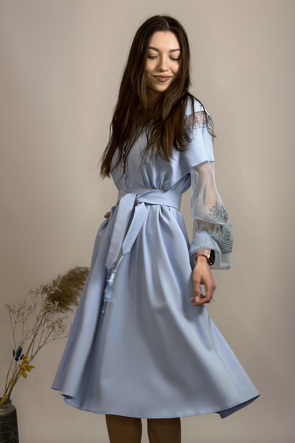 Сукня блакитна з ажурними рукавами Hardy 943