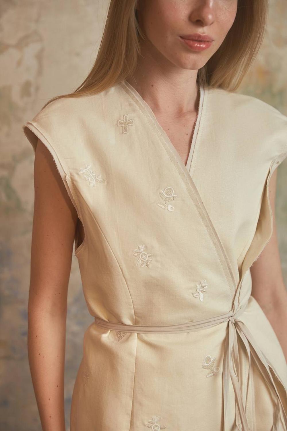 Vanilla elongated vest