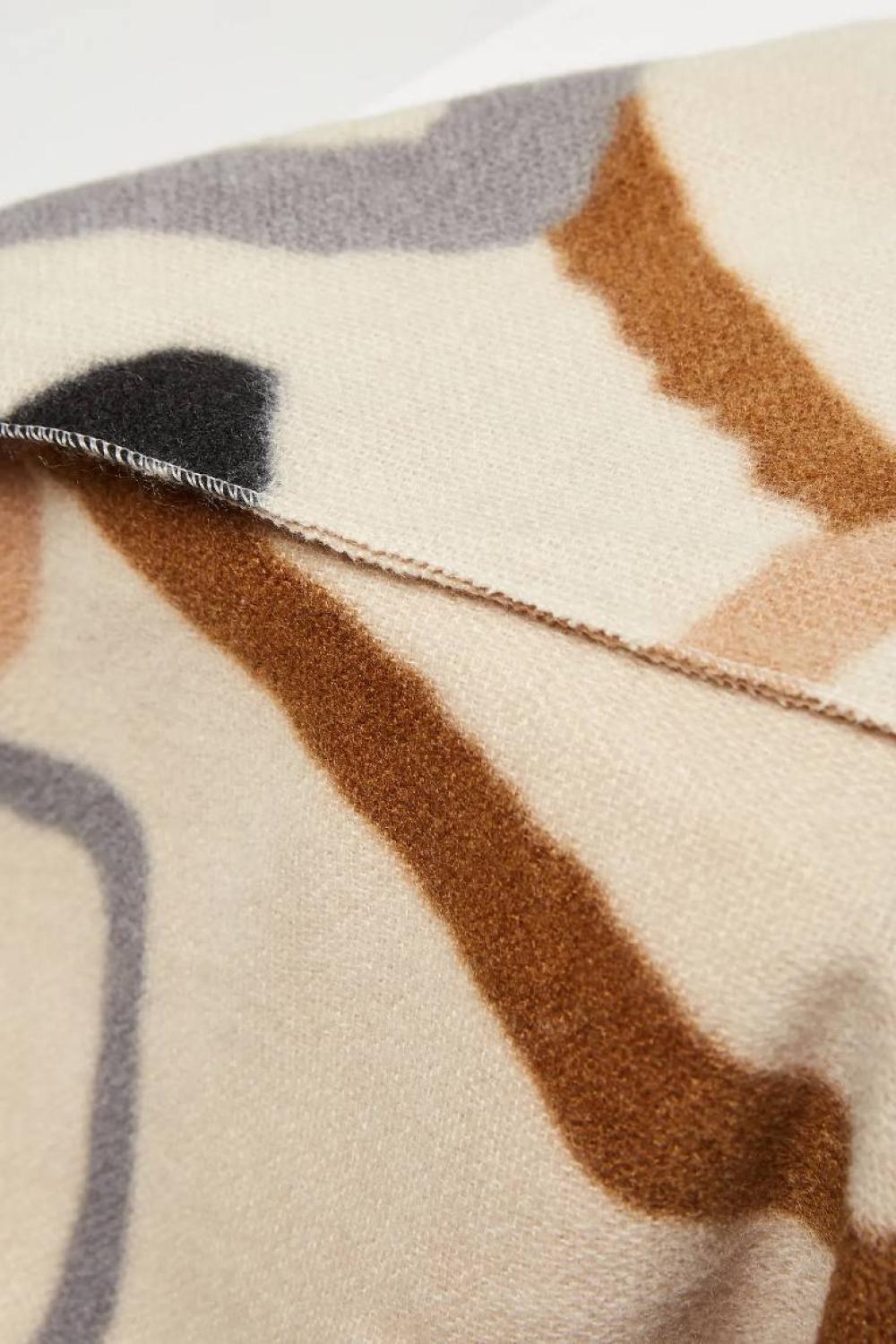 A beige scarf