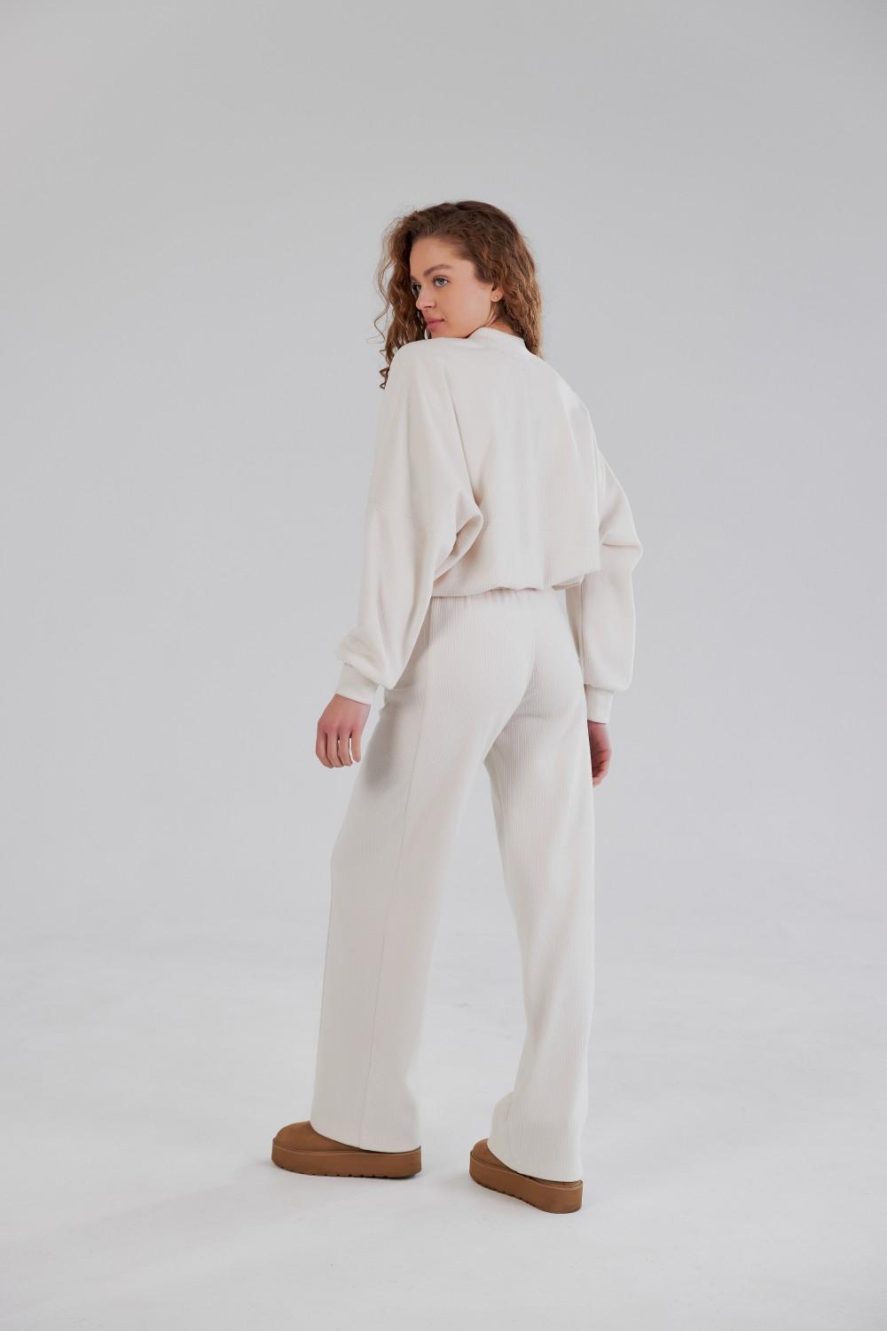 Trouser suit made of high-quality knitwear with an ivory stripe