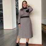 Сукня трикотажна бежева великого розміру в клітинку Petro Soroka