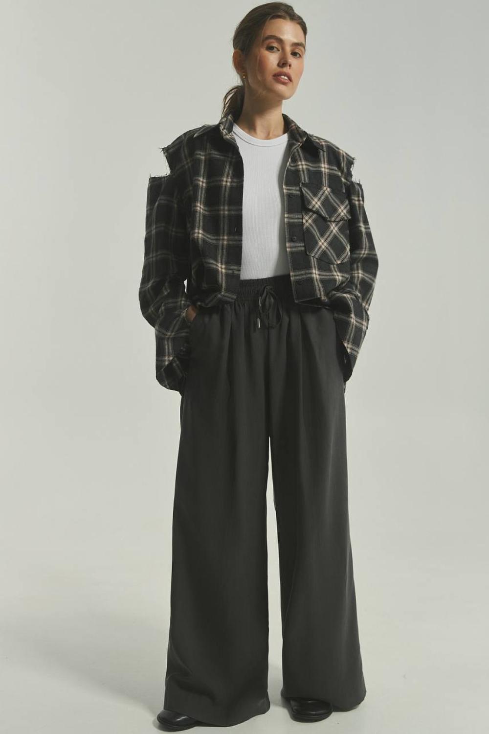 Wide pants with pleats