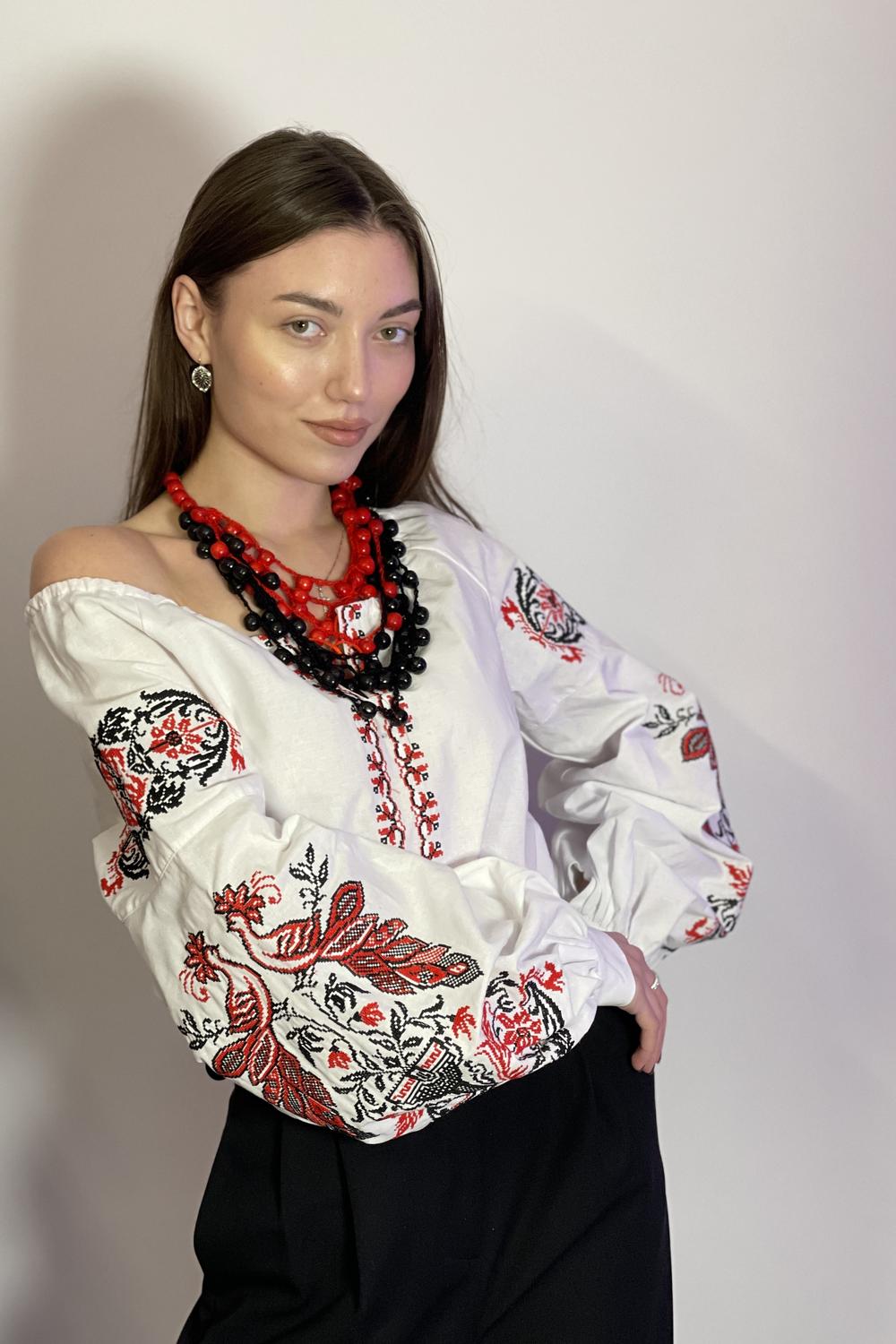 Жіноча вишиванка Жарптиця із чорно-червоною вишивкою