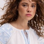 Women's embroidered milk shirt with blue embroidery