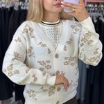 Молочний кардиган в квіточку