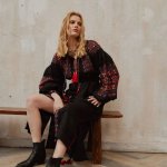 Сукня вишиванка жіноча дизайнерська Соломія на преміальному чорному льоні