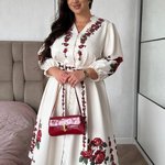 Сукня вишиванка молочна з червоними трояндами великих розмірів 479