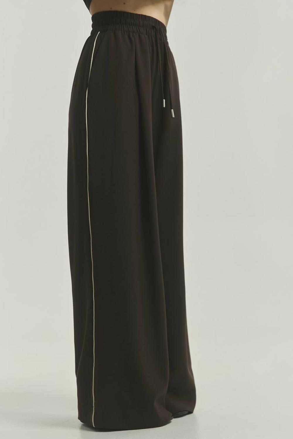 Wide pants with pleats