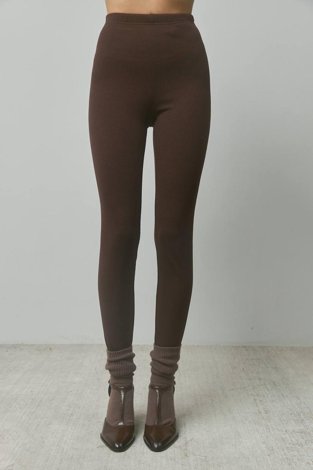 Insulated ribbed leggings with an elasticized waistband