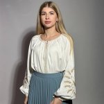 Вишиванка молочна з колоссям великого розміру