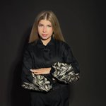 Класична чорна блуза з вишитим колоссям