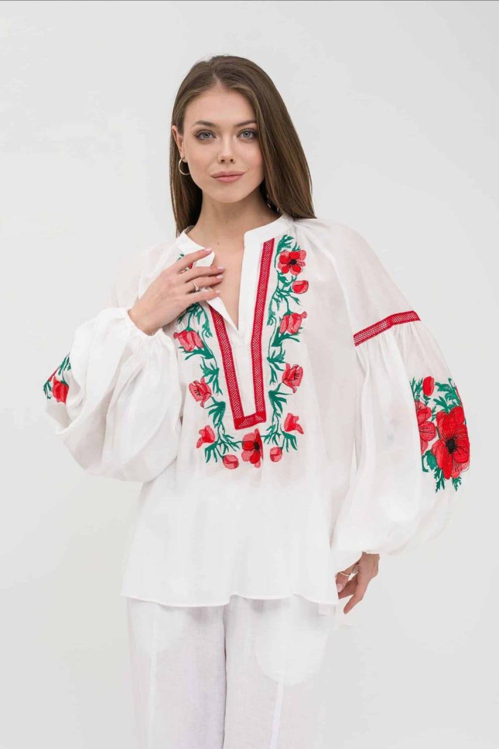 Вишиванка жіноча з червоними квітами MAXA