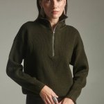 Loose-fitting jumper made of knitted fabric