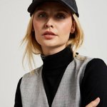 Чорна тепла кепка