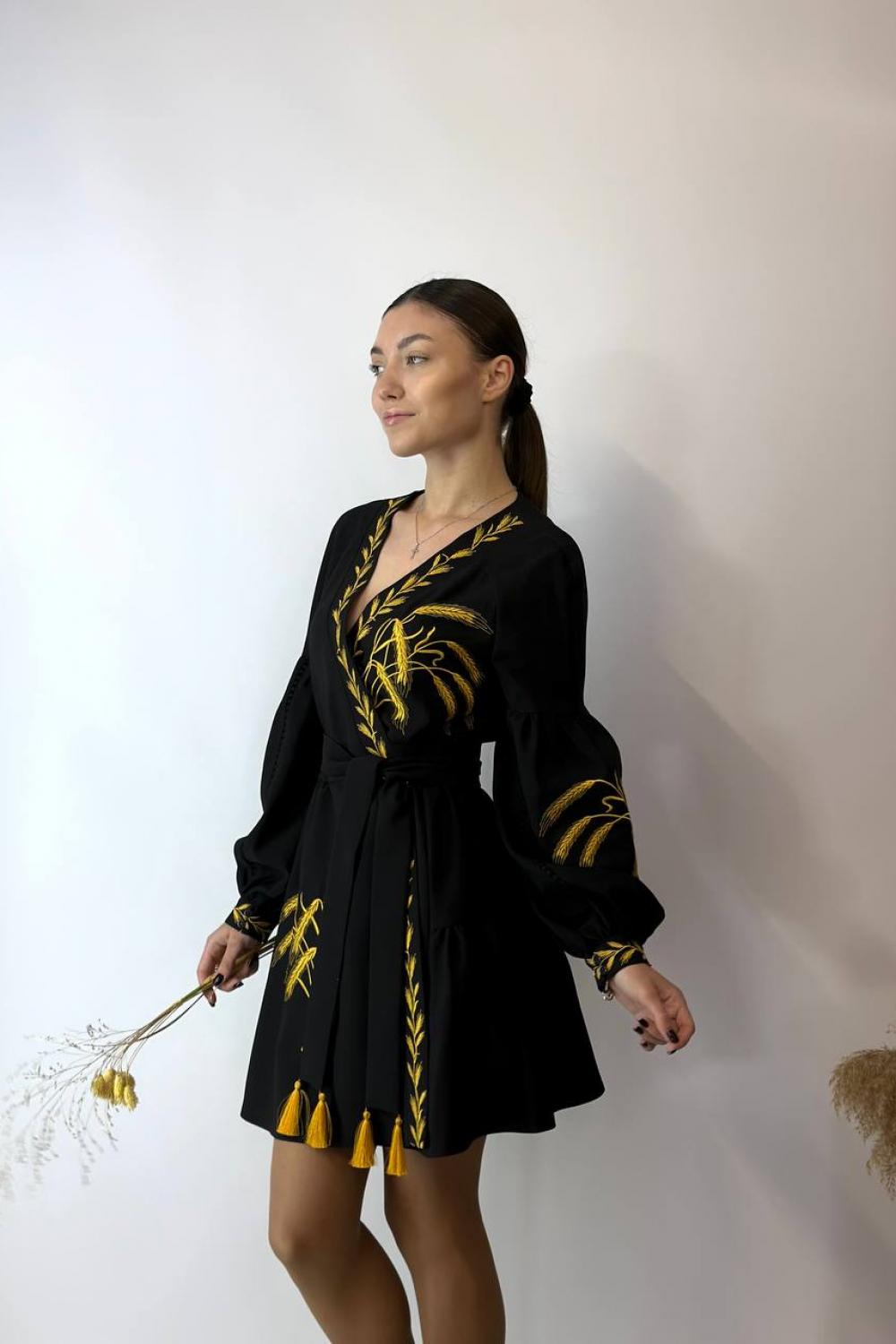 Сукня чорна з золотими вишитими колосками