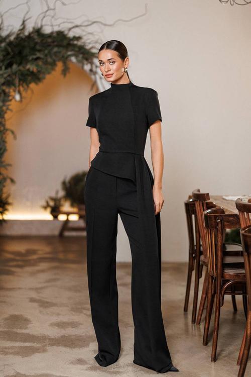 Classic women's black suit with basque 551_black