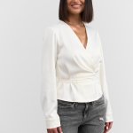 Fitted blouse made of silk fabric